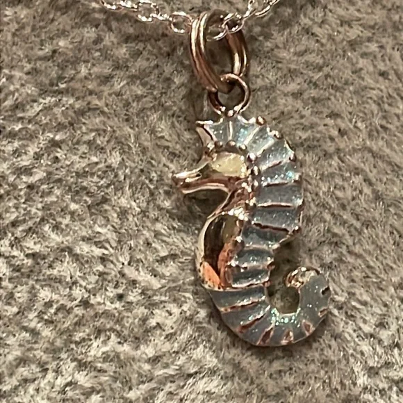 Blue Sparkling Sea Horse 925 Sterling Silver & 18” plated silver chain - Picture 6 of 7